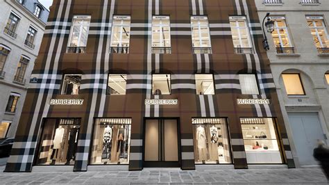 Burberry's Paris Store Opens on Avenue Montaigne 